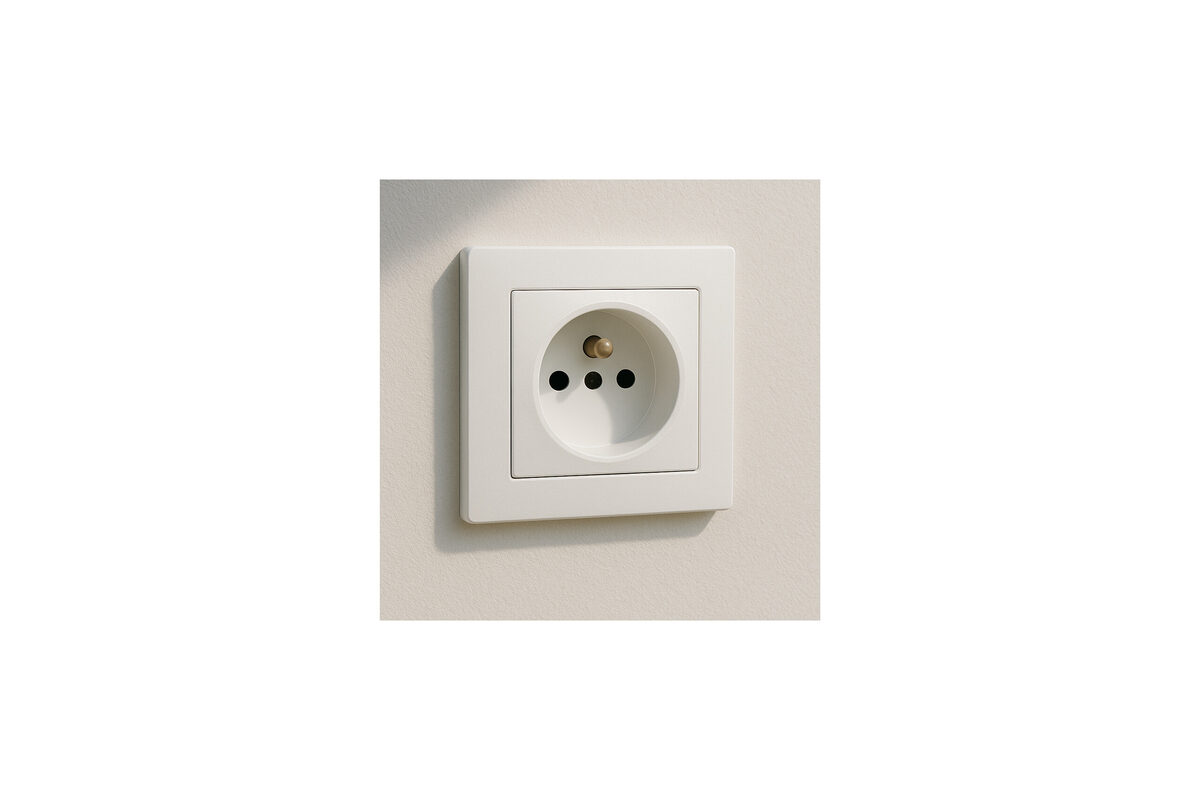 Wit inbouwstopcontact met afdekraam