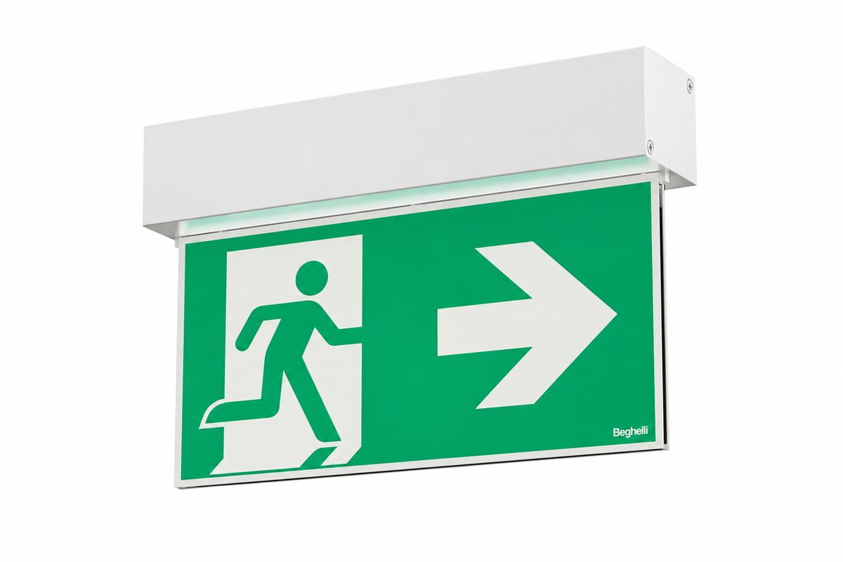 Noodverlichtingsarmatuur met groen vluchtwegpictogram en pijl naar rechts