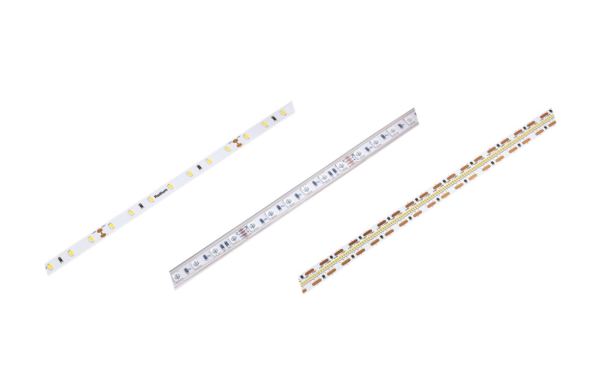 Drie Radium LED-strips met verschillende ledbezetting en aansluitpunten op een witte achtergrond.